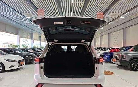 Toyota Highlander, 2023 год, 5 071 000 рублей, 5 фотография