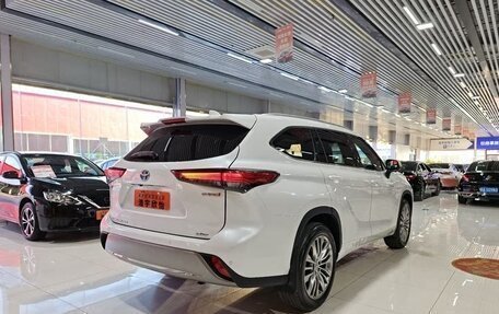 Toyota Highlander, 2023 год, 5 071 000 рублей, 6 фотография