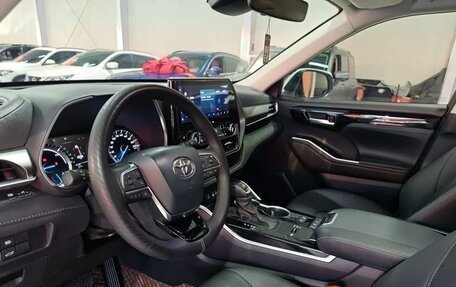 Toyota Highlander, 2023 год, 5 071 000 рублей, 9 фотография