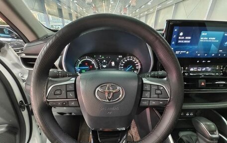 Toyota Highlander, 2023 год, 5 071 000 рублей, 11 фотография