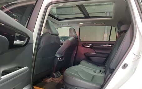 Toyota Highlander, 2023 год, 5 071 000 рублей, 13 фотография