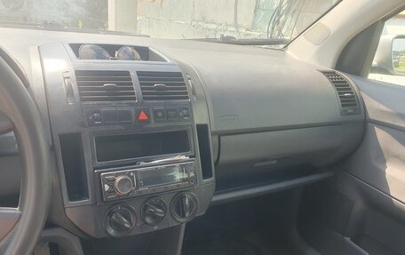 Volkswagen Polo IV рестайлинг, 2002 год, 160 000 рублей, 31 фотография