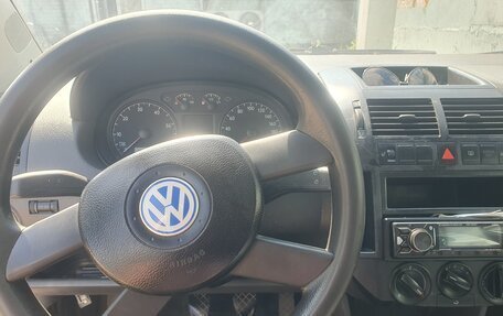 Volkswagen Polo IV рестайлинг, 2002 год, 160 000 рублей, 32 фотография