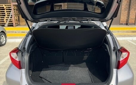 Toyota C-HR I рестайлинг, 2019 год, 1 650 000 рублей, 8 фотография