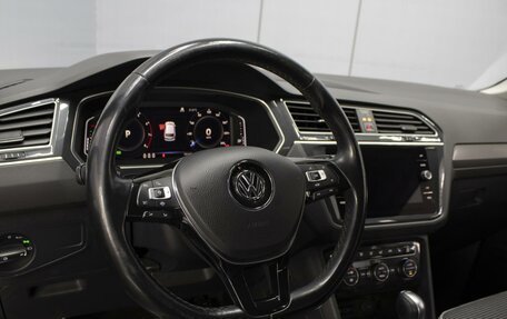 Volkswagen Tiguan II, 2018 год, 2 350 000 рублей, 13 фотография