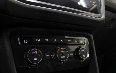 Volkswagen Tiguan II, 2018 год, 2 350 000 рублей, 17 фотография