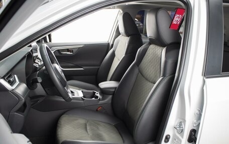 Toyota RAV4, 2024 год, 4 500 000 рублей, 10 фотография