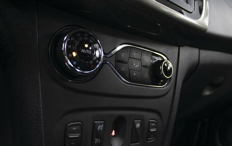 Renault Sandero II рестайлинг, 2019 год, 1 240 000 рублей, 16 фотография