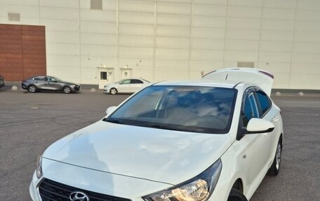 Hyundai Solaris II рестайлинг, 2017 год, 1 350 000 рублей, 3 фотография