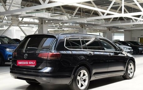 Volkswagen Passat B8 рестайлинг, 2019 год, 1 890 000 рублей, 7 фотография