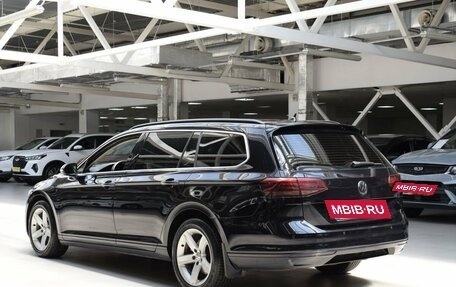 Volkswagen Passat B8 рестайлинг, 2019 год, 1 890 000 рублей, 5 фотография
