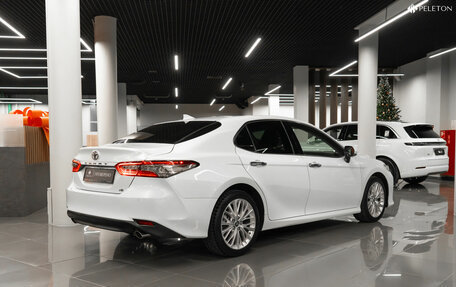 Toyota Camry, 2019 год, 3 090 000 рублей, 5 фотография