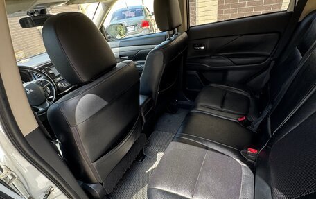 Mitsubishi Outlander III рестайлинг 3, 2013 год, 1 900 000 рублей, 6 фотография