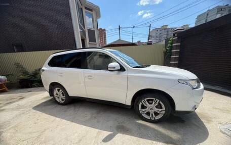Mitsubishi Outlander III рестайлинг 3, 2013 год, 1 900 000 рублей, 4 фотография