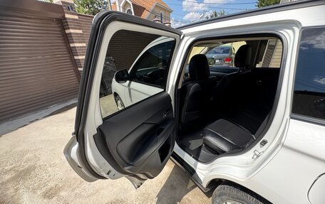 Mitsubishi Outlander III рестайлинг 3, 2013 год, 1 900 000 рублей, 9 фотография