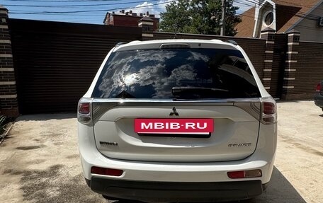 Mitsubishi Outlander III рестайлинг 3, 2013 год, 1 900 000 рублей, 3 фотография