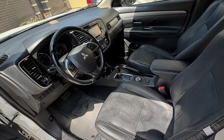 Mitsubishi Outlander III рестайлинг 3, 2013 год, 1 900 000 рублей, 10 фотография