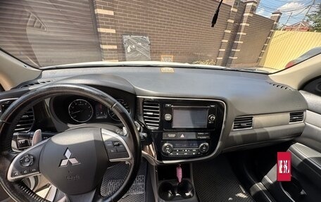 Mitsubishi Outlander III рестайлинг 3, 2013 год, 1 900 000 рублей, 14 фотография