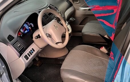 Mitsubishi Grandis, 2004 год, 690 000 рублей, 7 фотография