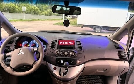 Mitsubishi Grandis, 2004 год, 690 000 рублей, 11 фотография