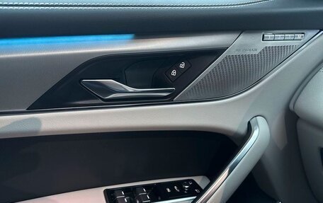 Jaguar F-Pace, 2024 год, 9 850 000 рублей, 14 фотография