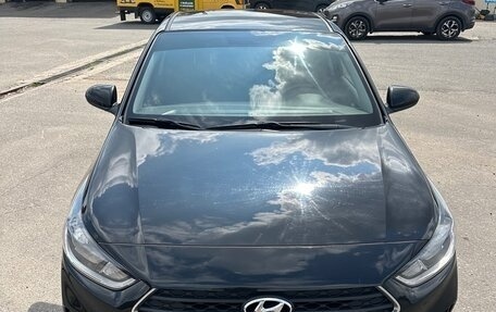 Hyundai Solaris II рестайлинг, 2019 год, 1 400 000 рублей, 1 фотография