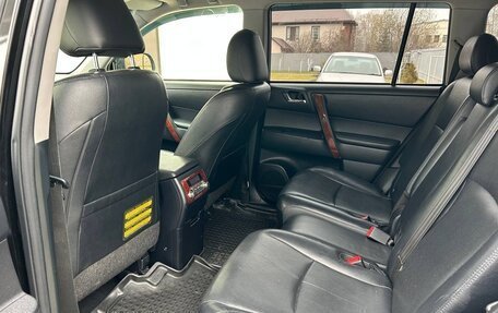 Toyota Highlander III, 2013 год, 2 250 000 рублей, 11 фотография