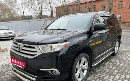 Toyota Highlander III, 2013 год, 2 250 000 рублей, 2 фотография