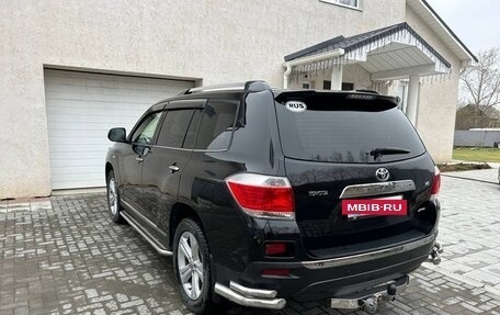 Toyota Highlander III, 2013 год, 2 250 000 рублей, 4 фотография