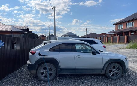 Mazda MX-30, 2020 год, 2 250 000 рублей, 7 фотография