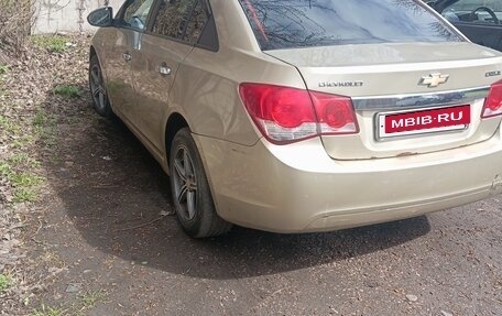 Chevrolet Cruze II, 2010 год, 330 000 рублей, 8 фотография