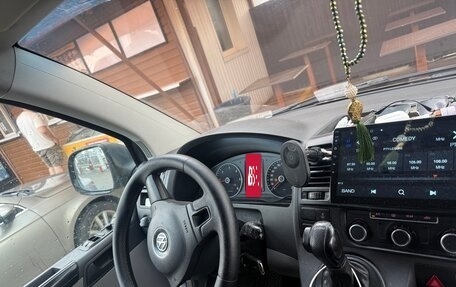 Volkswagen Caravelle T5, 2013 год, 1 725 000 рублей, 2 фотография