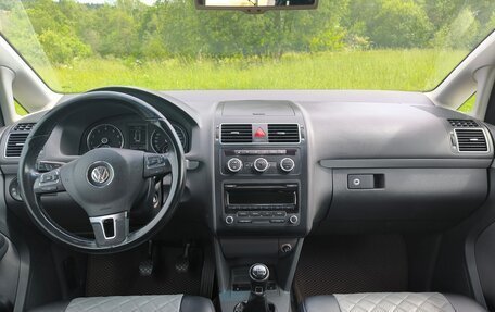 Volkswagen Touran III, 2013 год, 1 000 000 рублей, 5 фотография