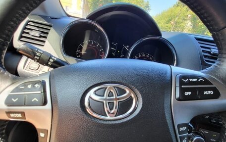 Toyota Highlander III, 2012 год, 1 950 000 рублей, 2 фотография