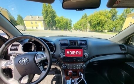 Toyota Highlander III, 2012 год, 1 950 000 рублей, 6 фотография