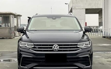 Volkswagen Tiguan II, 2022 год, 2 920 000 рублей, 2 фотография