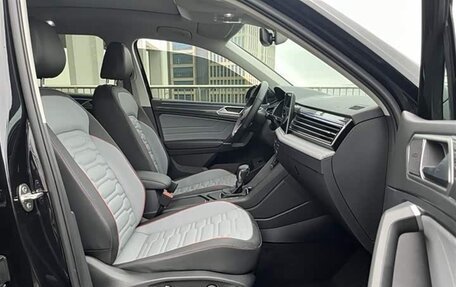 Volkswagen Tiguan II, 2022 год, 2 920 000 рублей, 9 фотография