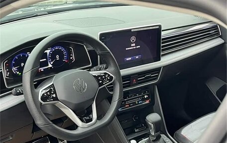 Volkswagen Tiguan II, 2022 год, 2 920 000 рублей, 6 фотография
