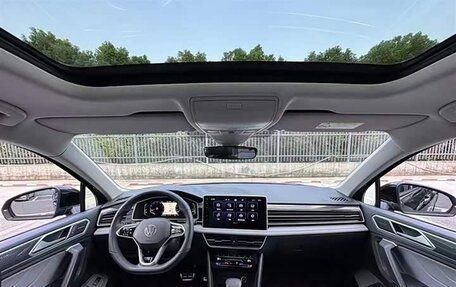 Volkswagen Tiguan II, 2022 год, 2 920 000 рублей, 7 фотография