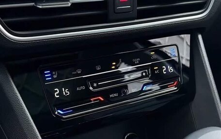Volkswagen Tiguan II, 2022 год, 2 920 000 рублей, 14 фотография