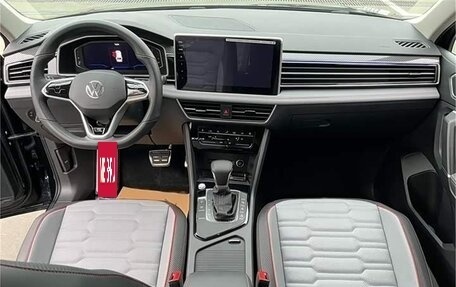 Volkswagen Tiguan II, 2022 год, 2 920 000 рублей, 5 фотография
