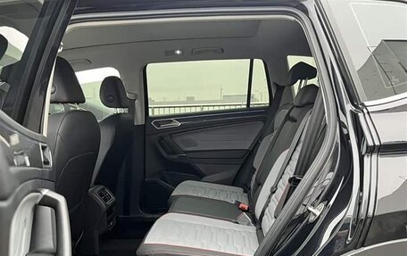 Volkswagen Tiguan II, 2022 год, 2 920 000 рублей, 15 фотография