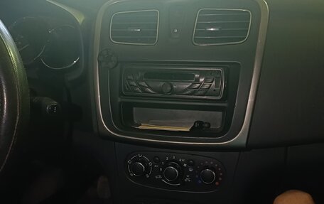 Renault Logan II, 2018 год, 640 000 рублей, 13 фотография
