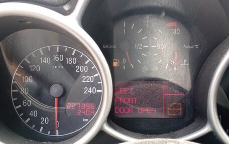 Alfa Romeo 147 I рестайлинг, 2001 год, 290 000 рублей, 11 фотография