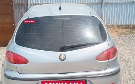 Alfa Romeo 147 I рестайлинг, 2001 год, 290 000 рублей, 4 фотография