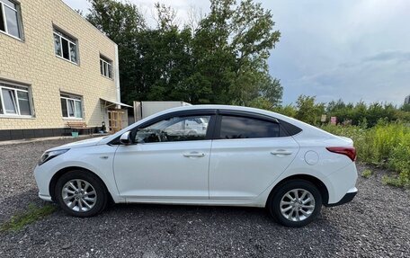 Hyundai Solaris II рестайлинг, 2021 год, 1 999 990 рублей, 2 фотография