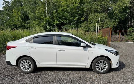 Hyundai Solaris II рестайлинг, 2021 год, 1 999 990 рублей, 3 фотография