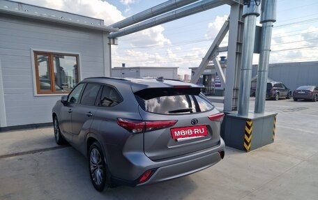 Toyota Highlander, 2021 год, 5 300 000 рублей, 3 фотография