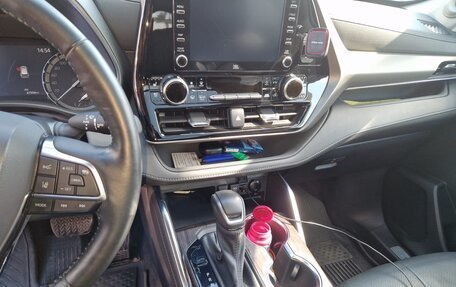 Toyota Highlander, 2021 год, 5 300 000 рублей, 8 фотография
