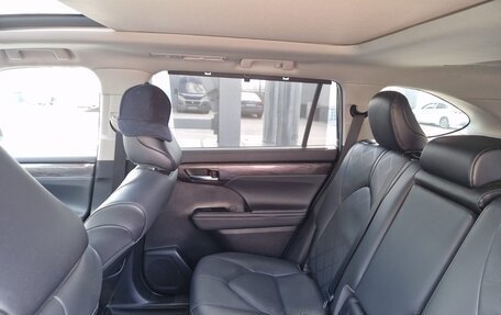 Toyota Highlander, 2021 год, 5 300 000 рублей, 16 фотография